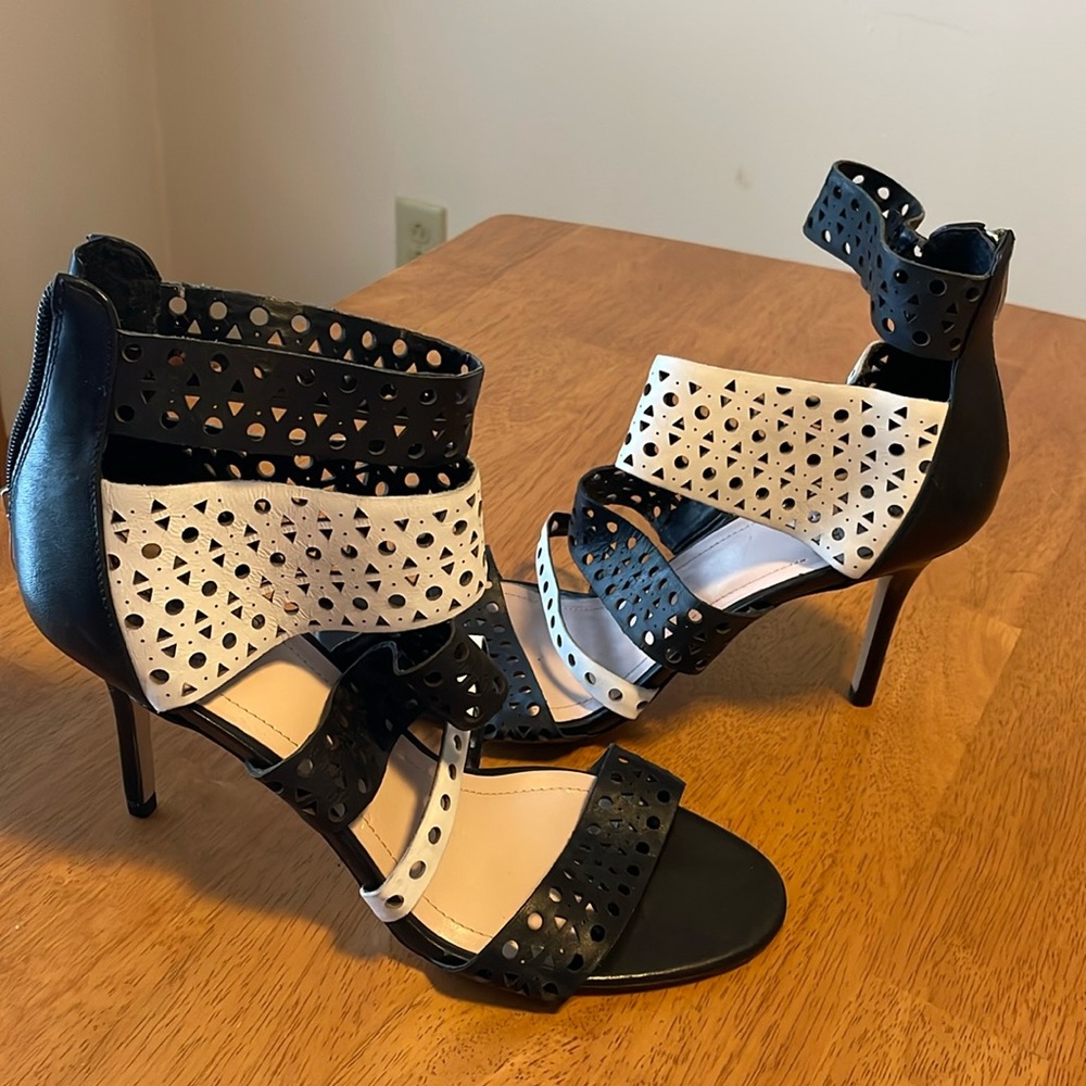 Vince Camaro pumps